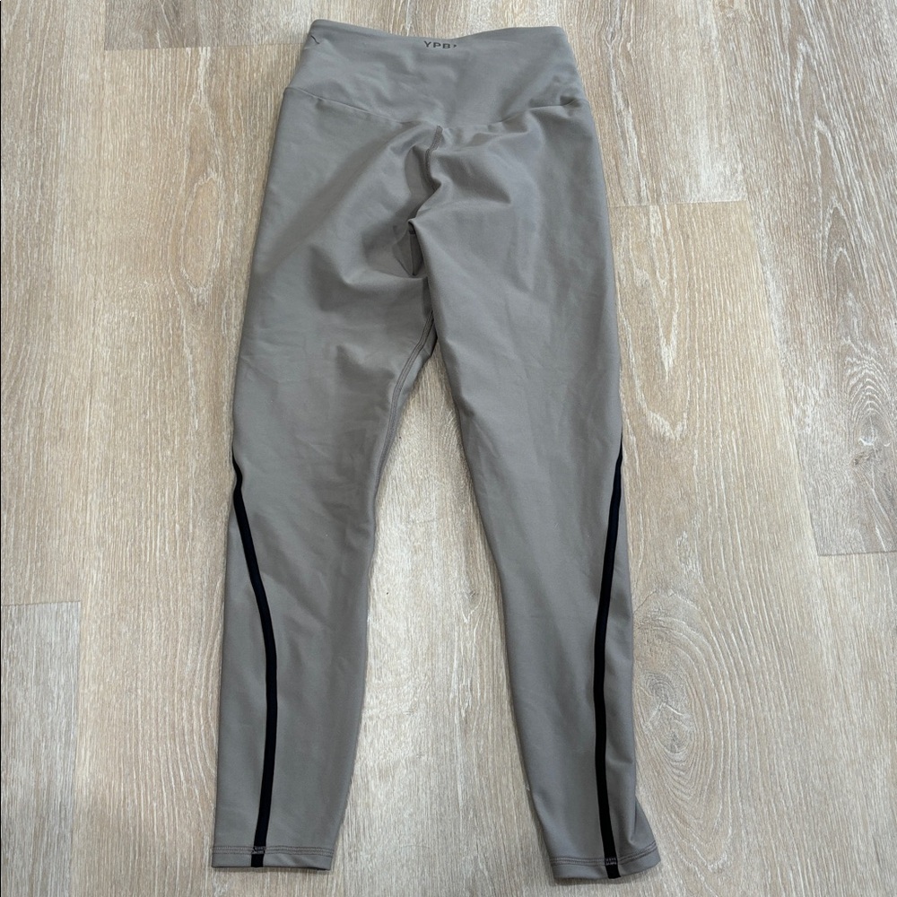 A&F YPB leggings - Picture 2 of 4